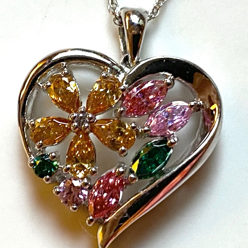 “Brilliant Facets” Sterling Silver Heart Shaped Necklace - Picture 2 of 6